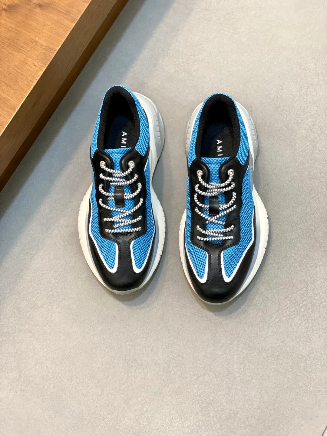 Men's shoes 💰740 AMIRI's new men's casual sports shoes, made of first-layer cowhide leather uppers and spliced ​​with original breathable mesh, rich in three-dimensionality, contrasting color design, simple style, fashionable and sporty, breathable mesh lining, original ultra-light outsole, a must-have item for daily leisure! Size: 38-45 (38, 45 customized)